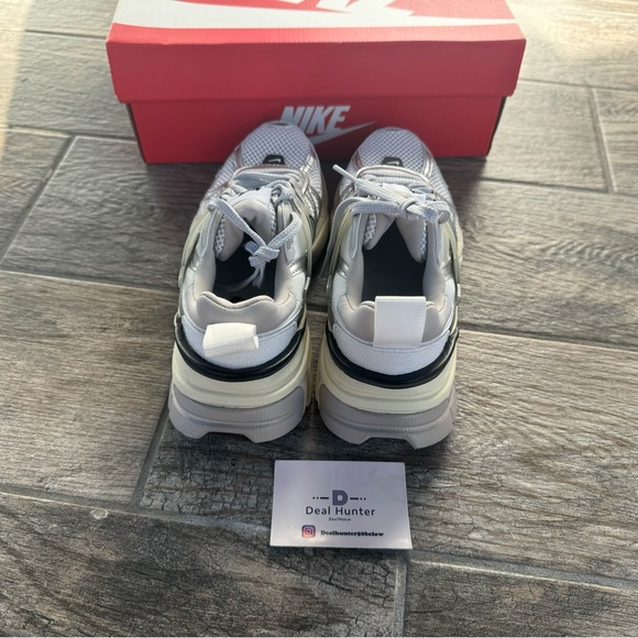 Brand New Nike V2K Run “Summit White Metallic Silver “ Women’s Shoes FD0736-100 - Picture 5 of 12